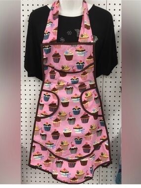 Cupcake Print Pink Women's Apron - Cute Kitchen Accessory